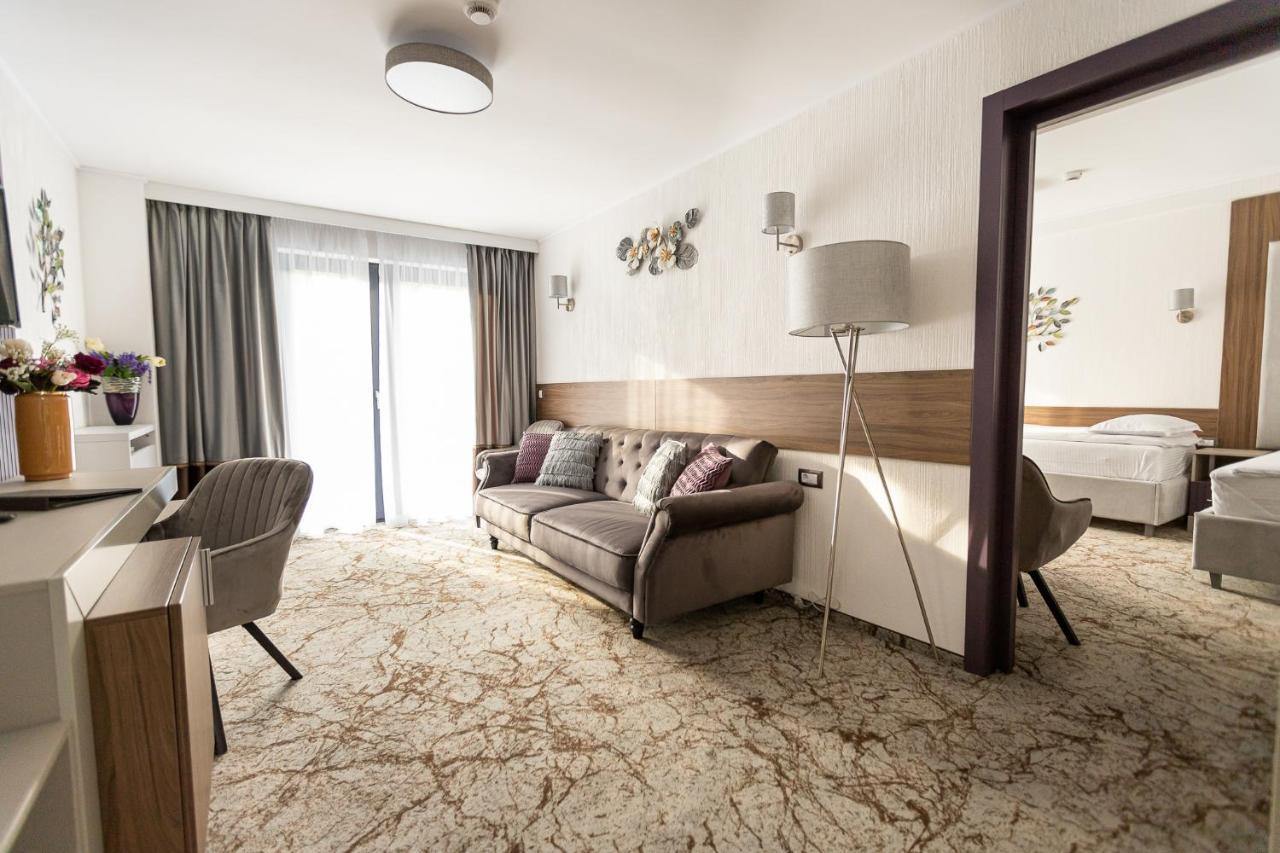 Hotel Bloom Caciulata Luaran gambar