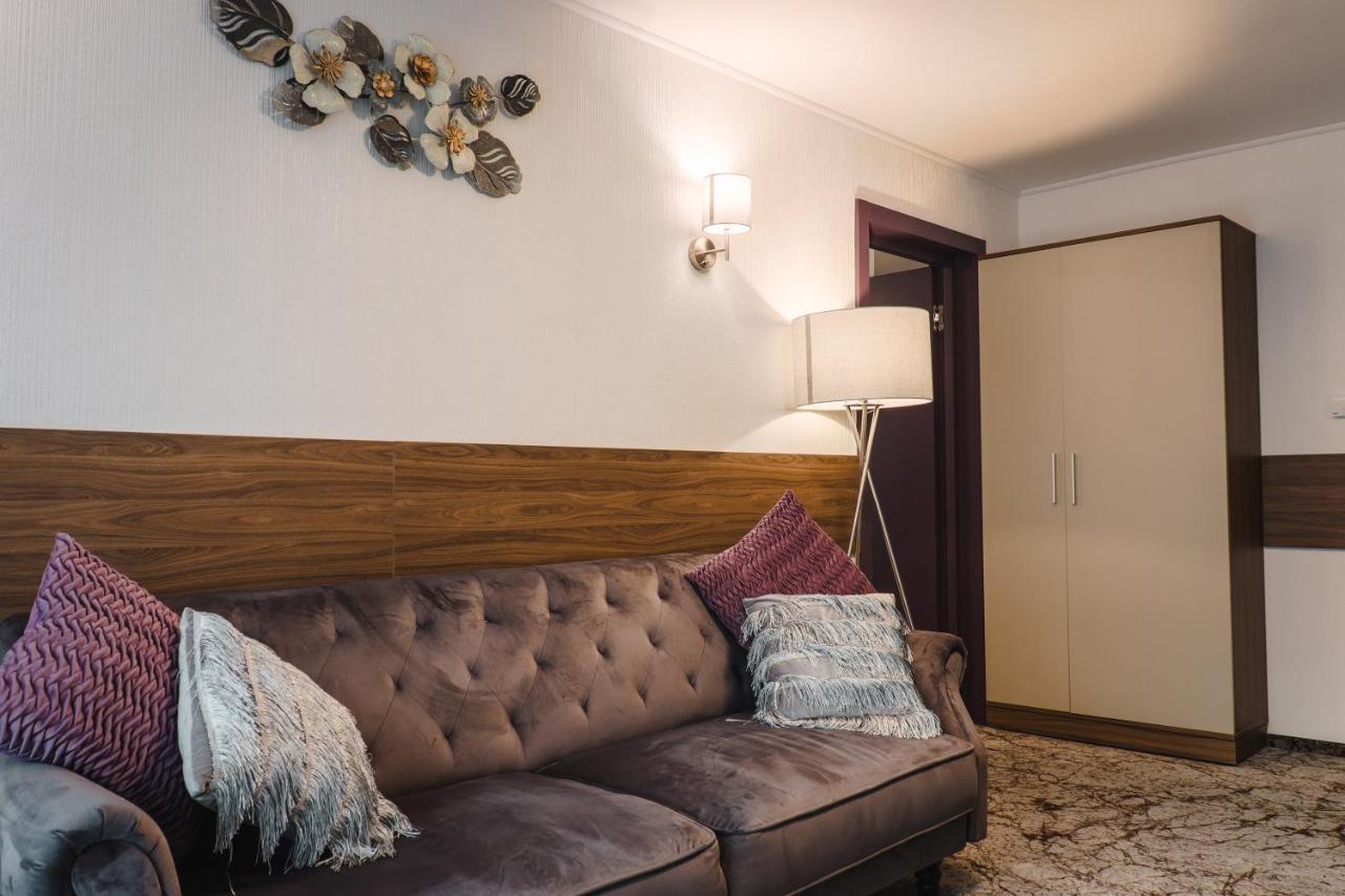 Hotel Bloom Caciulata Luaran gambar