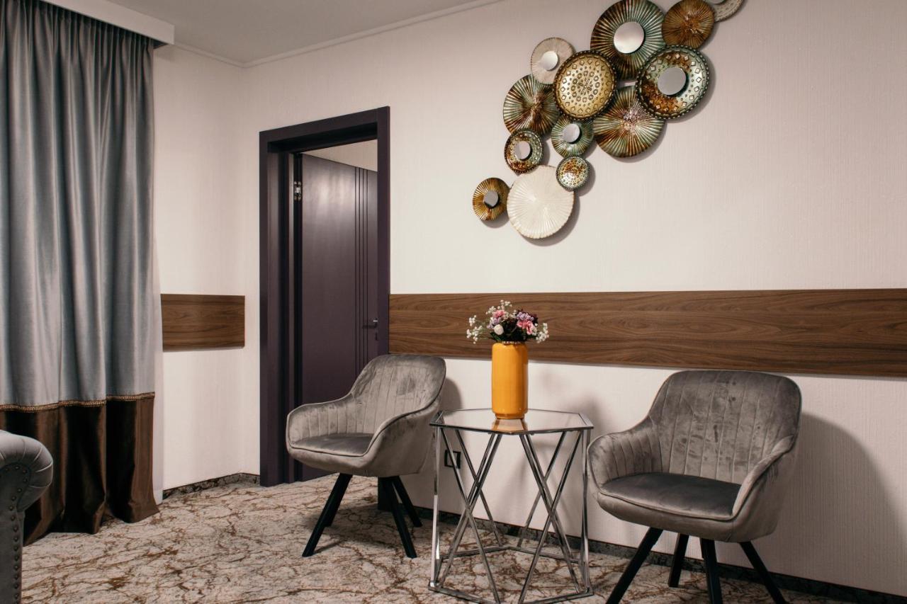 Hotel Bloom Caciulata Luaran gambar
