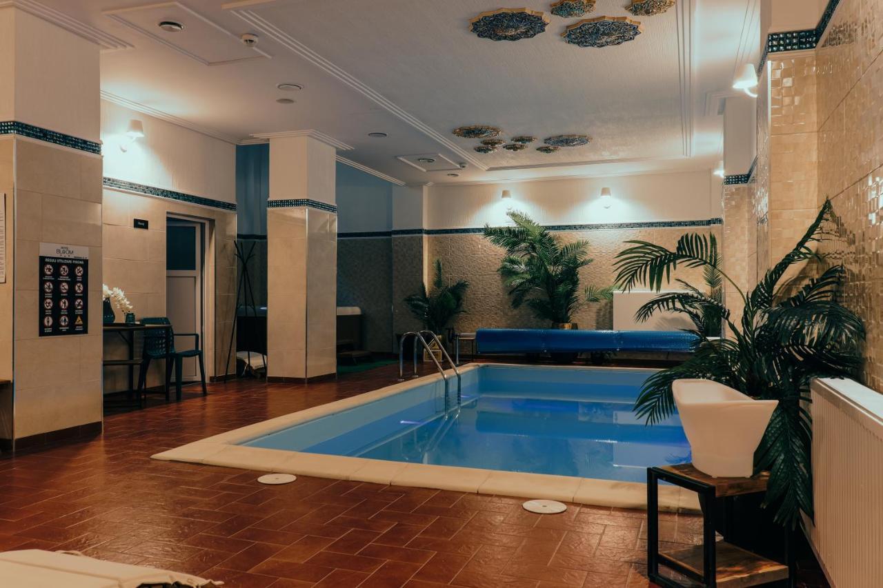Hotel Bloom Caciulata Luaran gambar