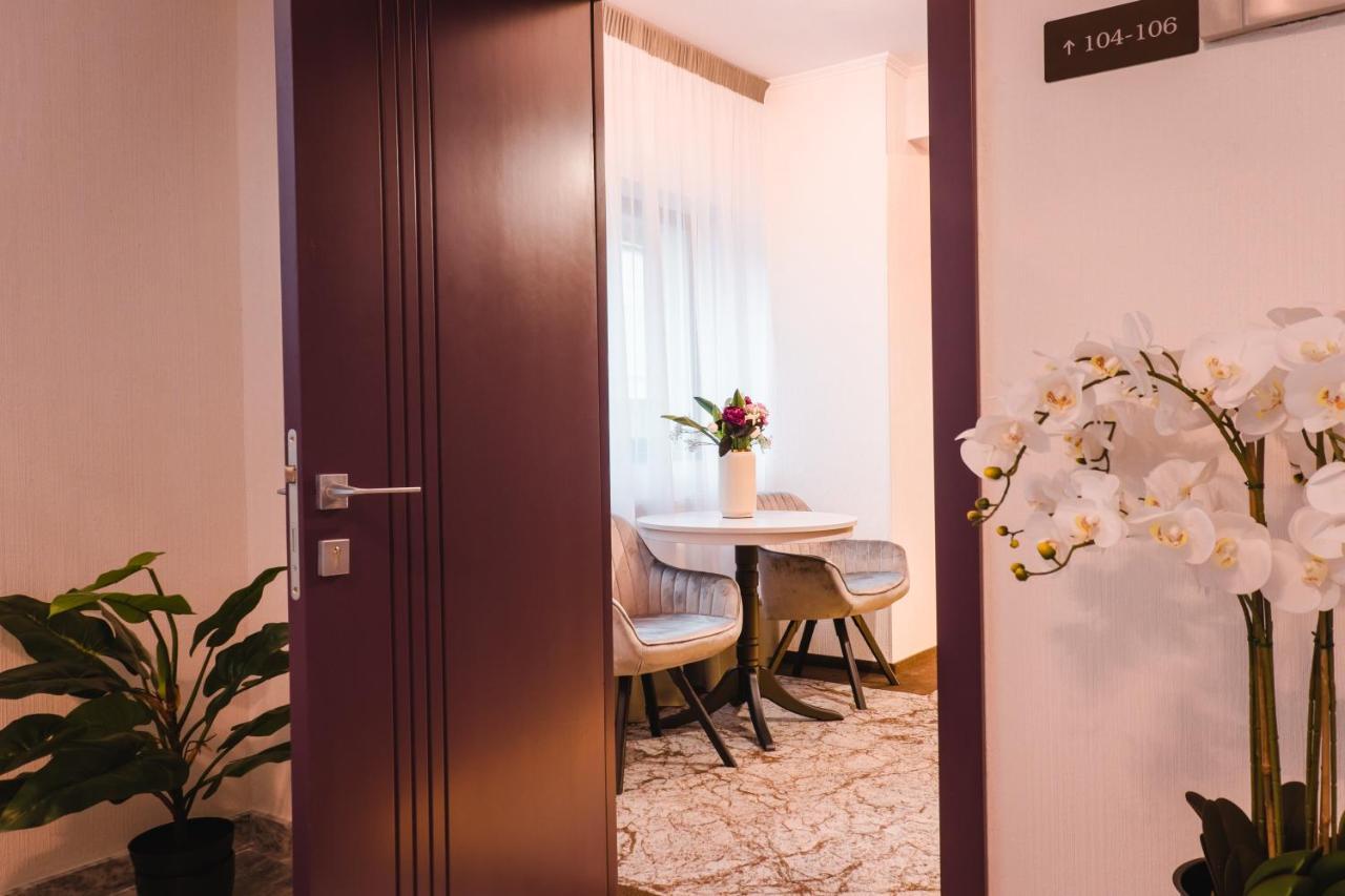 Hotel Bloom Caciulata Luaran gambar