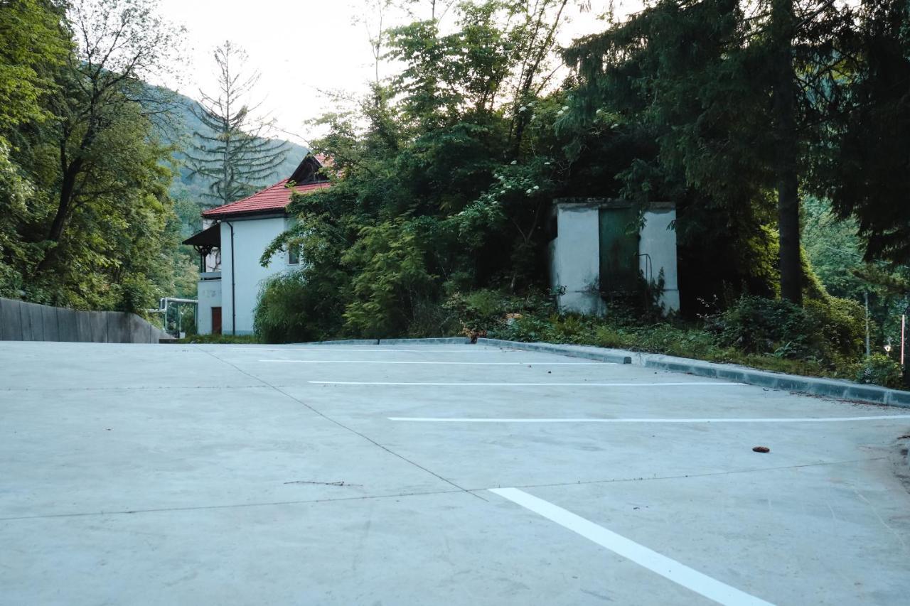 Hotel Bloom Caciulata Luaran gambar